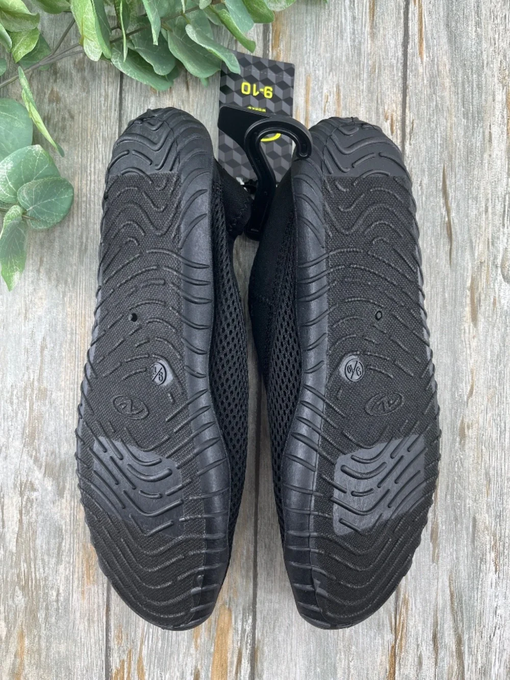 Men’s Beach Water Shoes Black Size 9-10